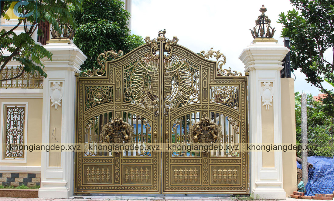 Mẫu cổng nhôm đúc phong cách châu Âu