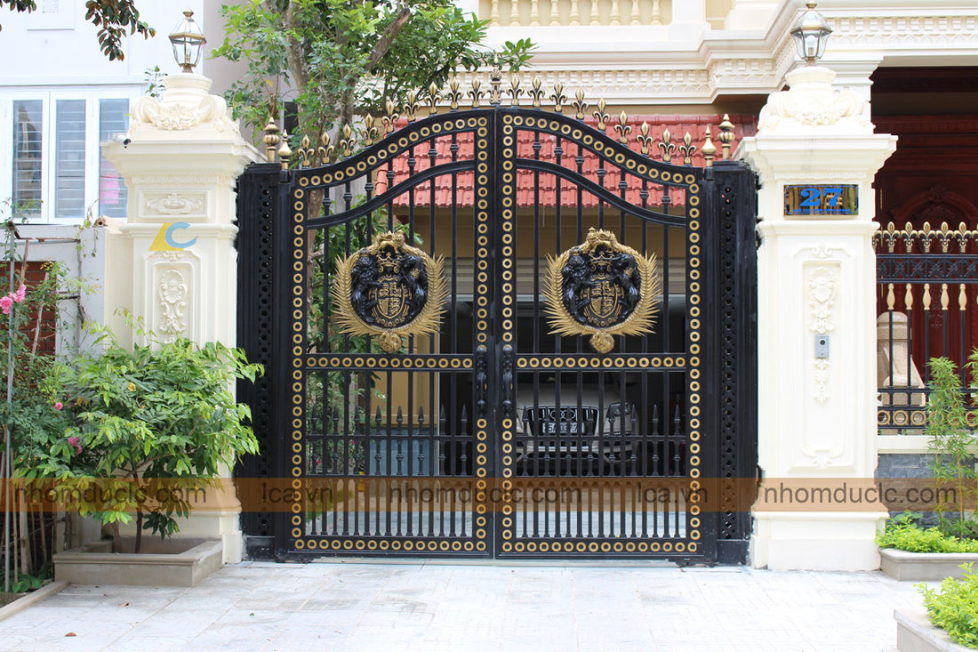 Mẫu cổng nhôn đúc cung điện Buckingham